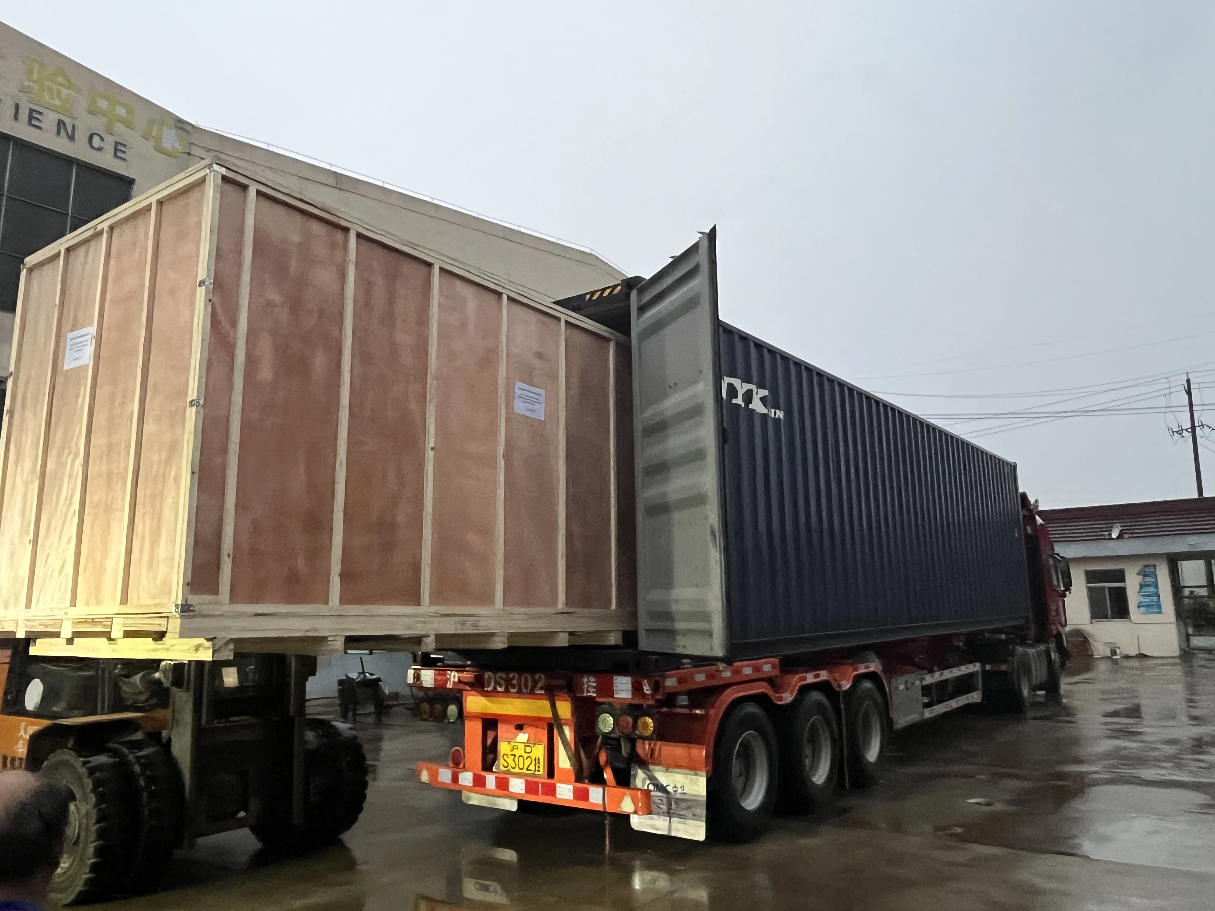 CNC whirling machine for the rotor  CNC whirling milling machine for the rotor of screw pumps