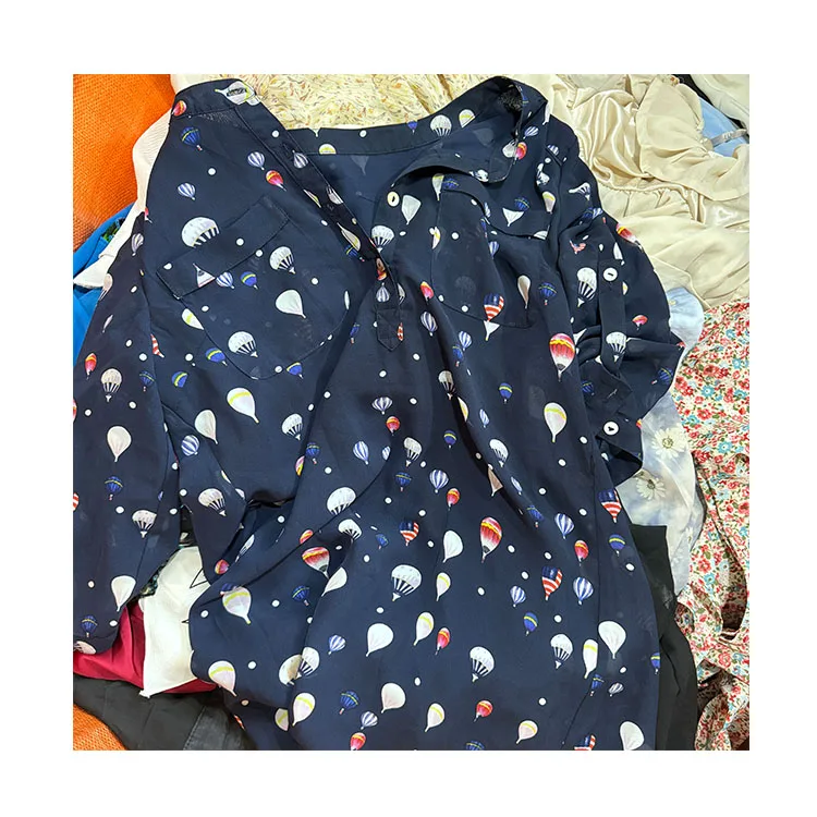 Hot selling second hand ladies summer clothes ukay wholesale used women silk blouse ladies chiffon blouse in bales