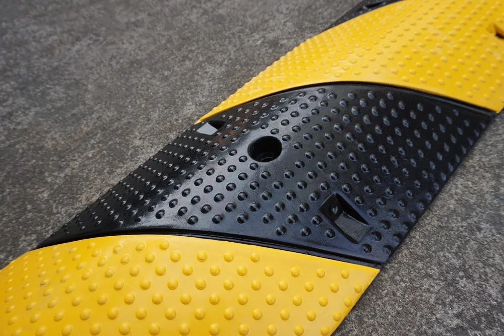 1000X300X60mm Good Quality Traffic Security Rubber Road Buffer Belt Driveway Humps Speed Bump