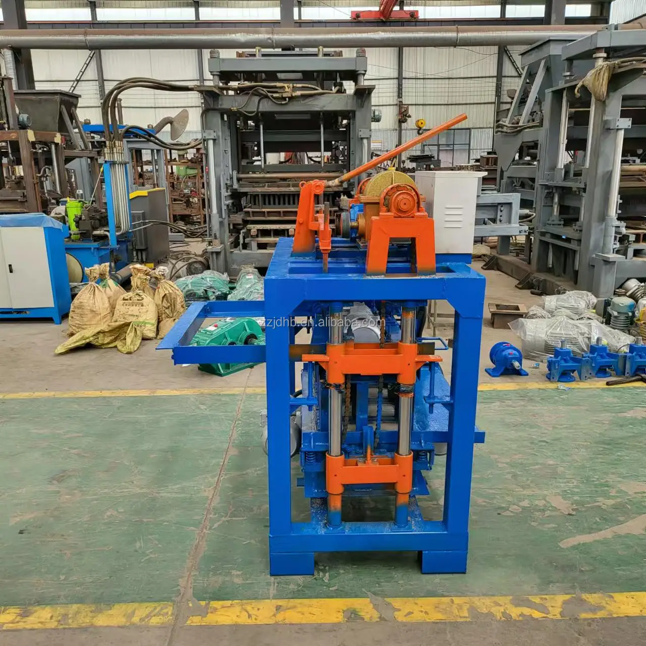 XD4-35B High Capacity Crushed Stone Fly Ash Hollow Brick Making Machinery In Russia