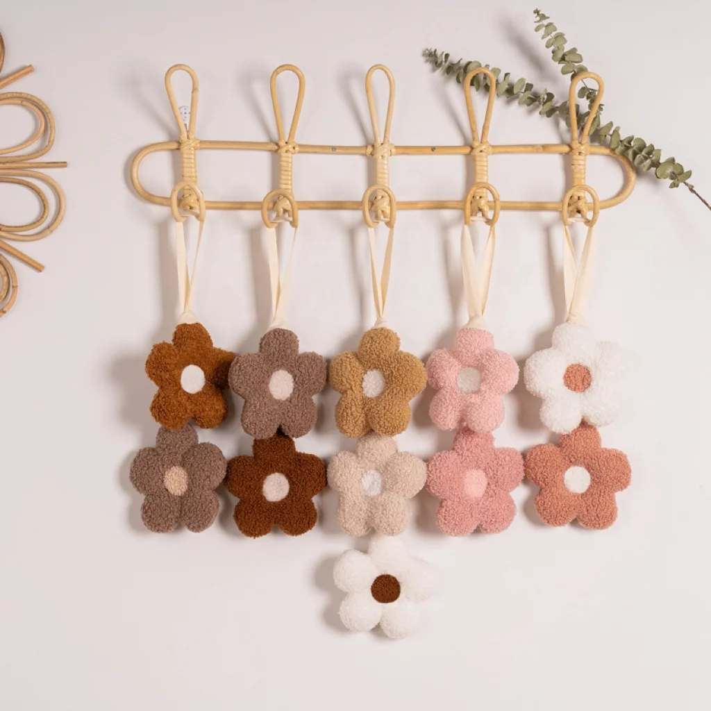 LOW MOQ Customized Fancy Choice Colorful Soft Teddy Boucle Fabric Daisy Flower Pacifier Clip Holder Plush Comforter