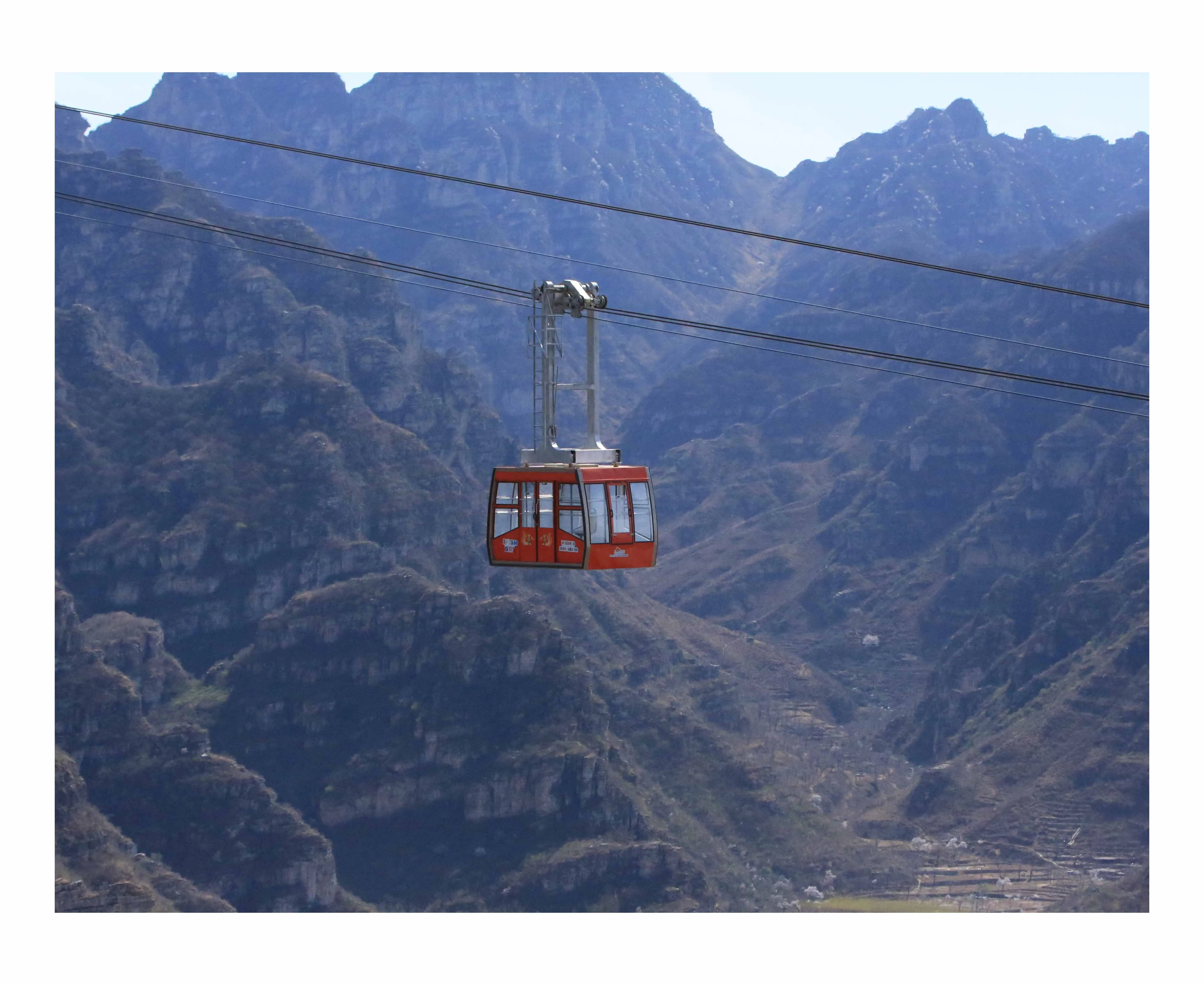 manufacturer selling Ropeway circulating fixed grip two persons cabin Gondola lift cable car