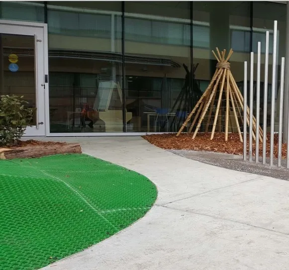 Outdoor Anti UV Rubber Grass Mats with Drainage Holes