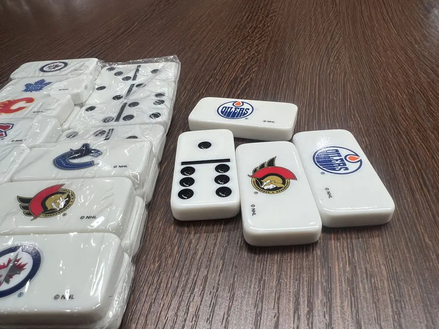 Professional Chinese contract manufacturer for urea tiles domino set custom dominoes
