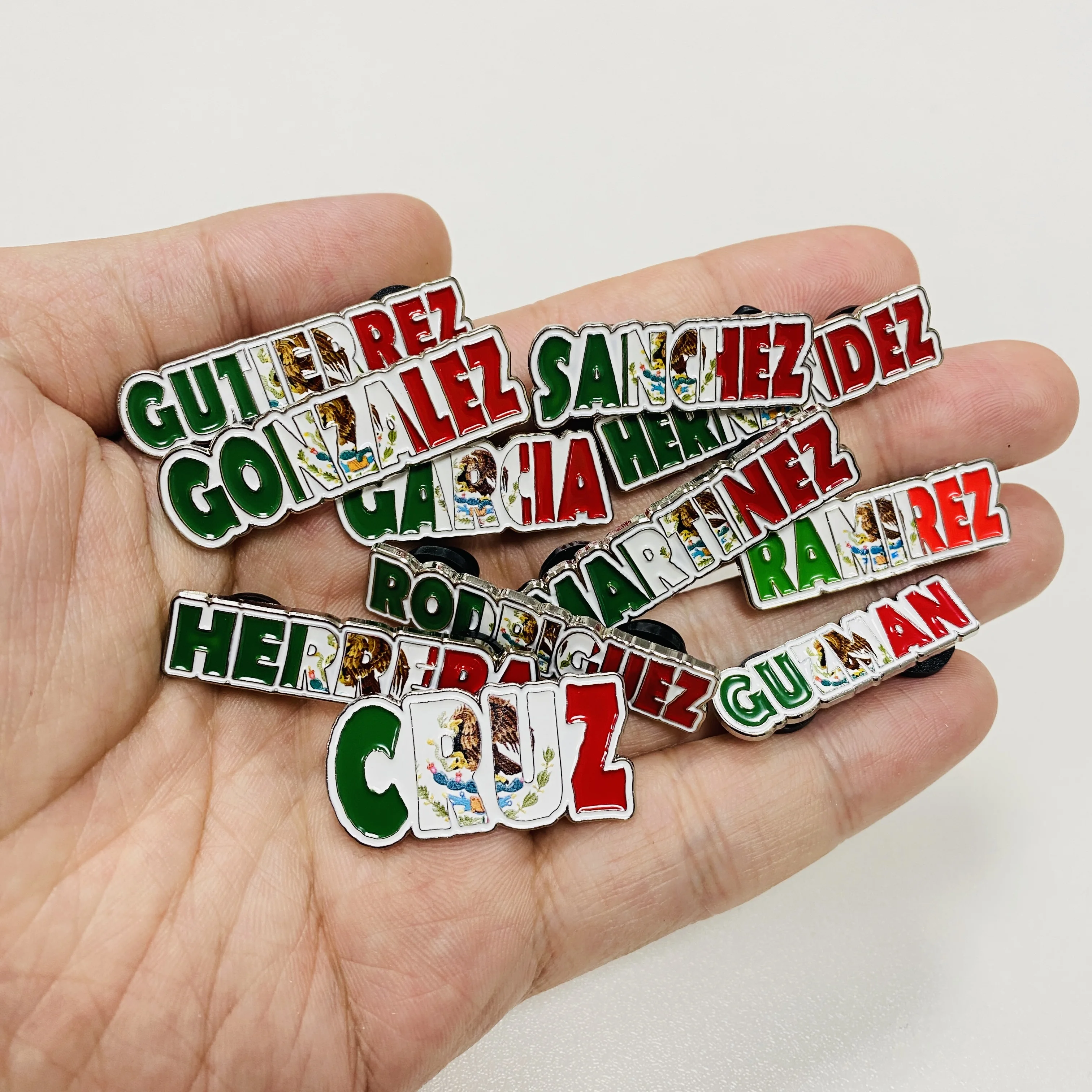 New Style Metal Badge Brooch Support Custom Surname letter Shiny Soft Hard Enamel Badge Pin