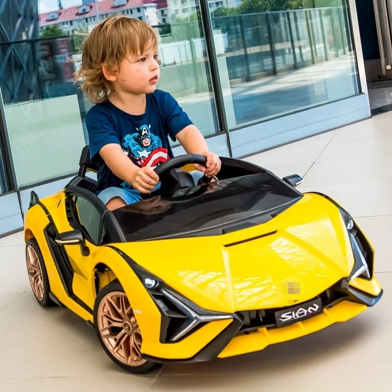 Детский игрушечный автомобиль с дистанционным управлением