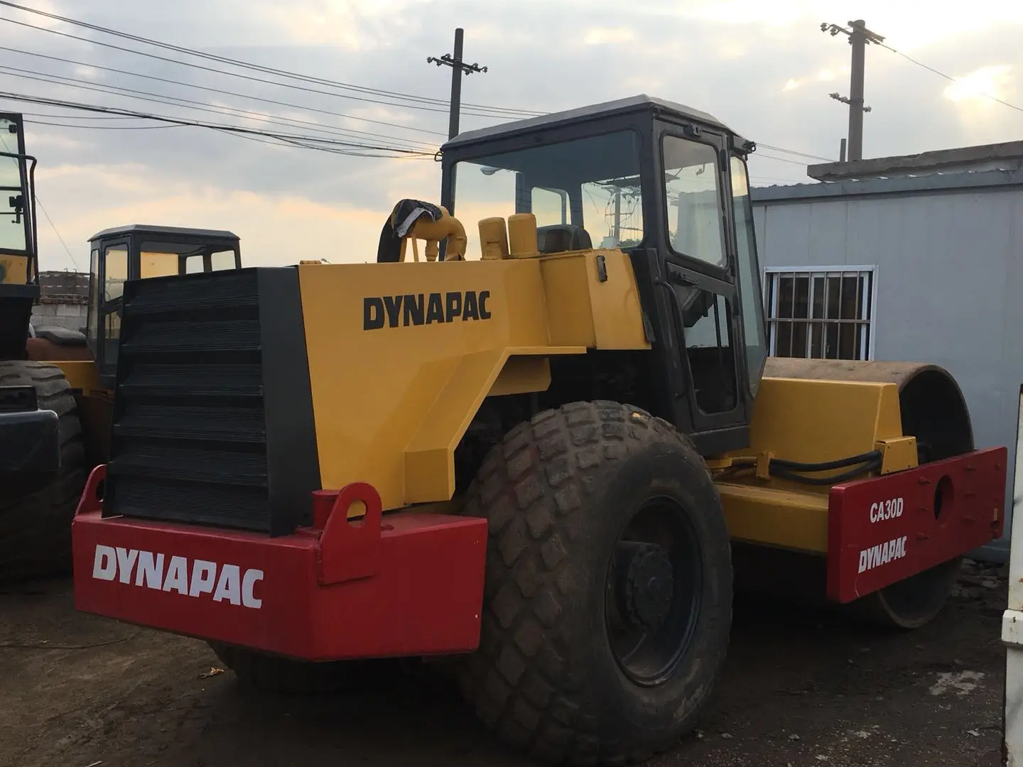 Подержанный дорожный каток DYNAPAC CA30D для продажи в Китае