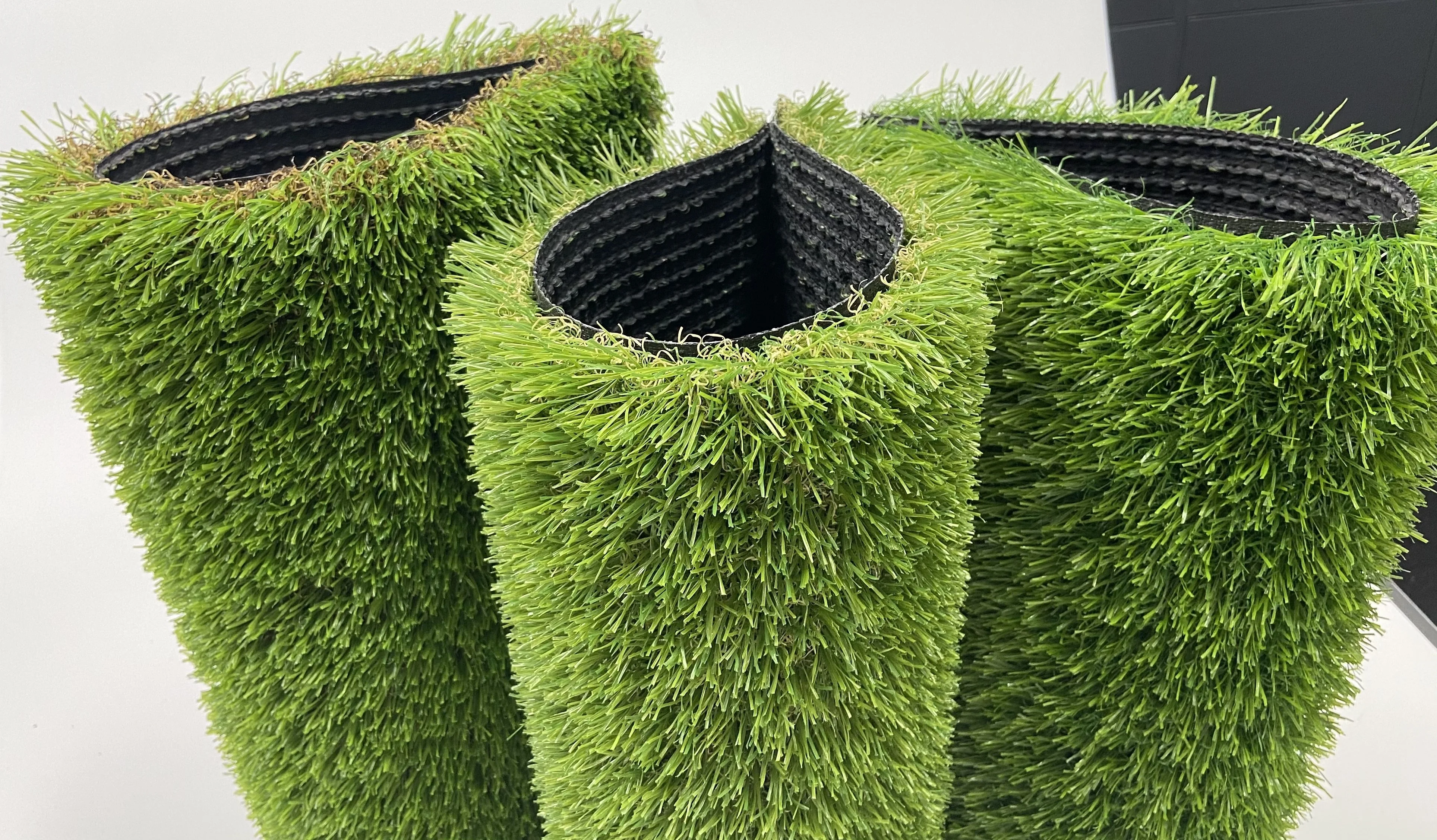 Экологически чистый мягкий сертифицированный для украшения сада на открытом воздухе газон синтетический травяной ковер