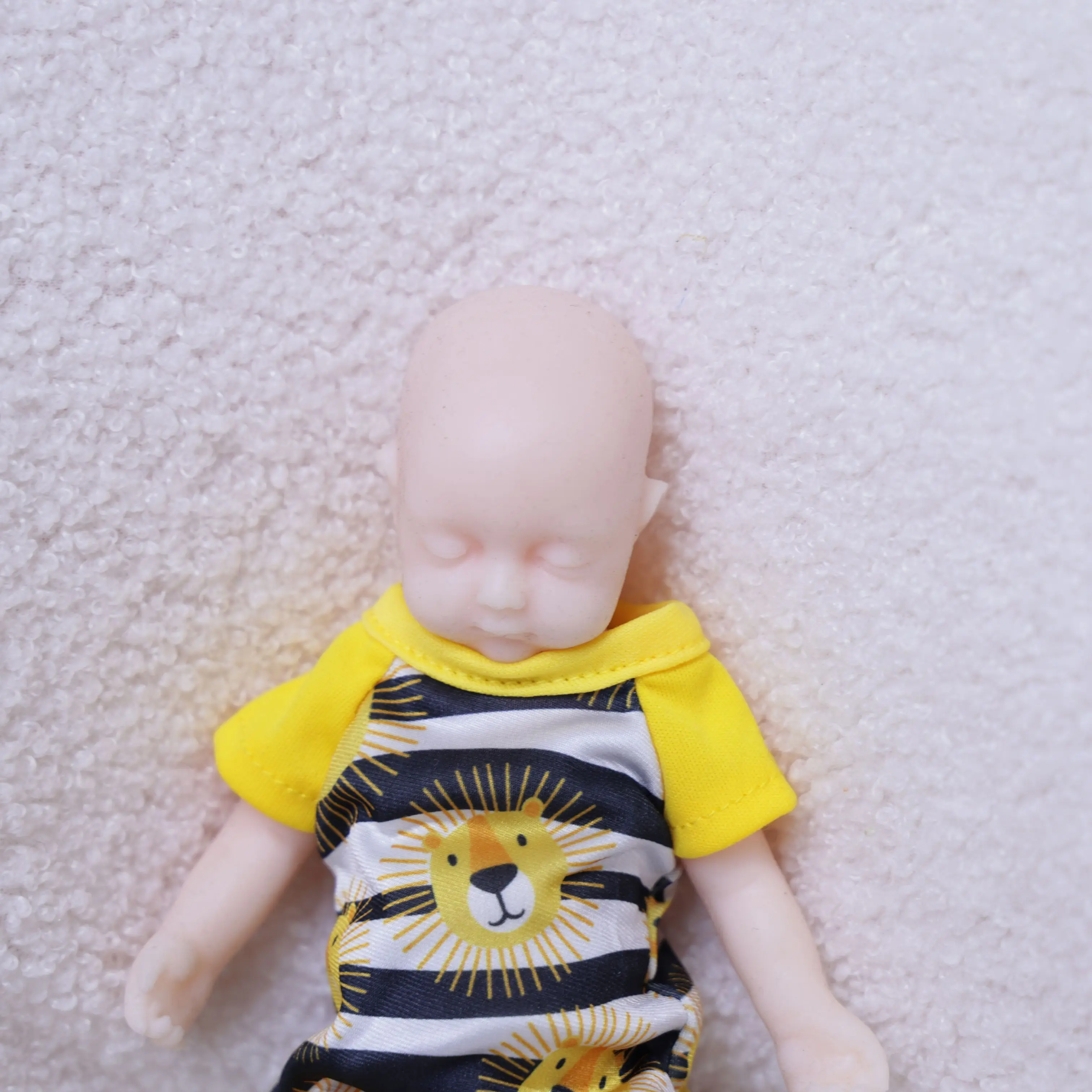 8inch Real Reborn Doll Baby Silicone Body(girl) Newborn Baby Lifelike Painted Skin With Pacifier bottle and outfit for gifts