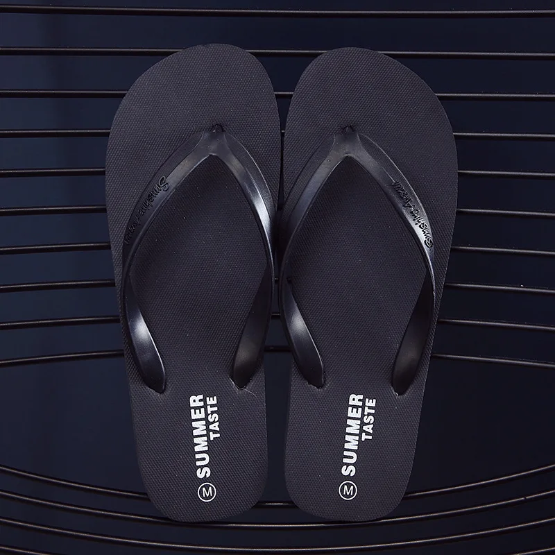 Flip-flops for men New casual outdoor beach sandals for students Large thick soled anti-skid slippers for men Summer