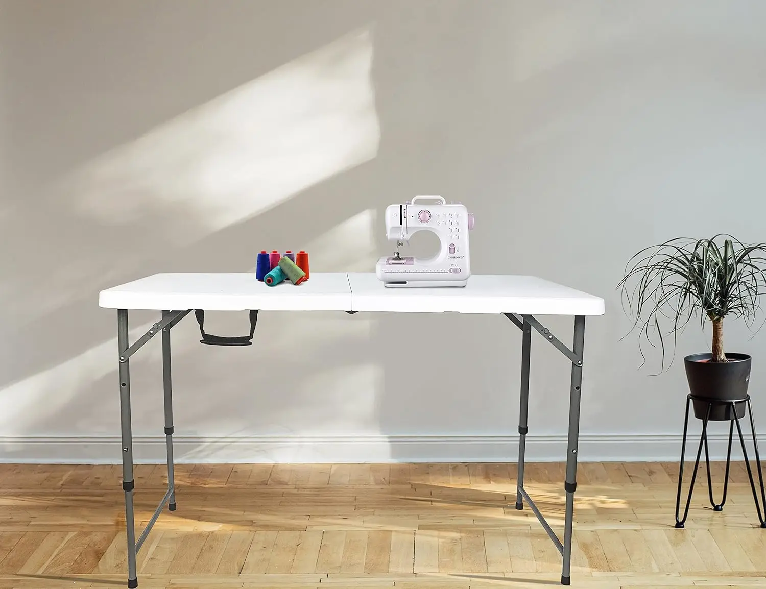 Factory wholesale HDPE portable table Plastic folding table A long conference table for Outdoor stall