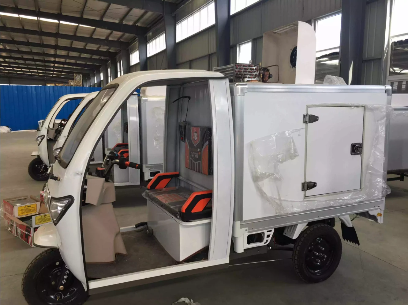 Small Refrigerated Van Vegetable Transport Truck Fruit Truck Mobile Fruit Freezer