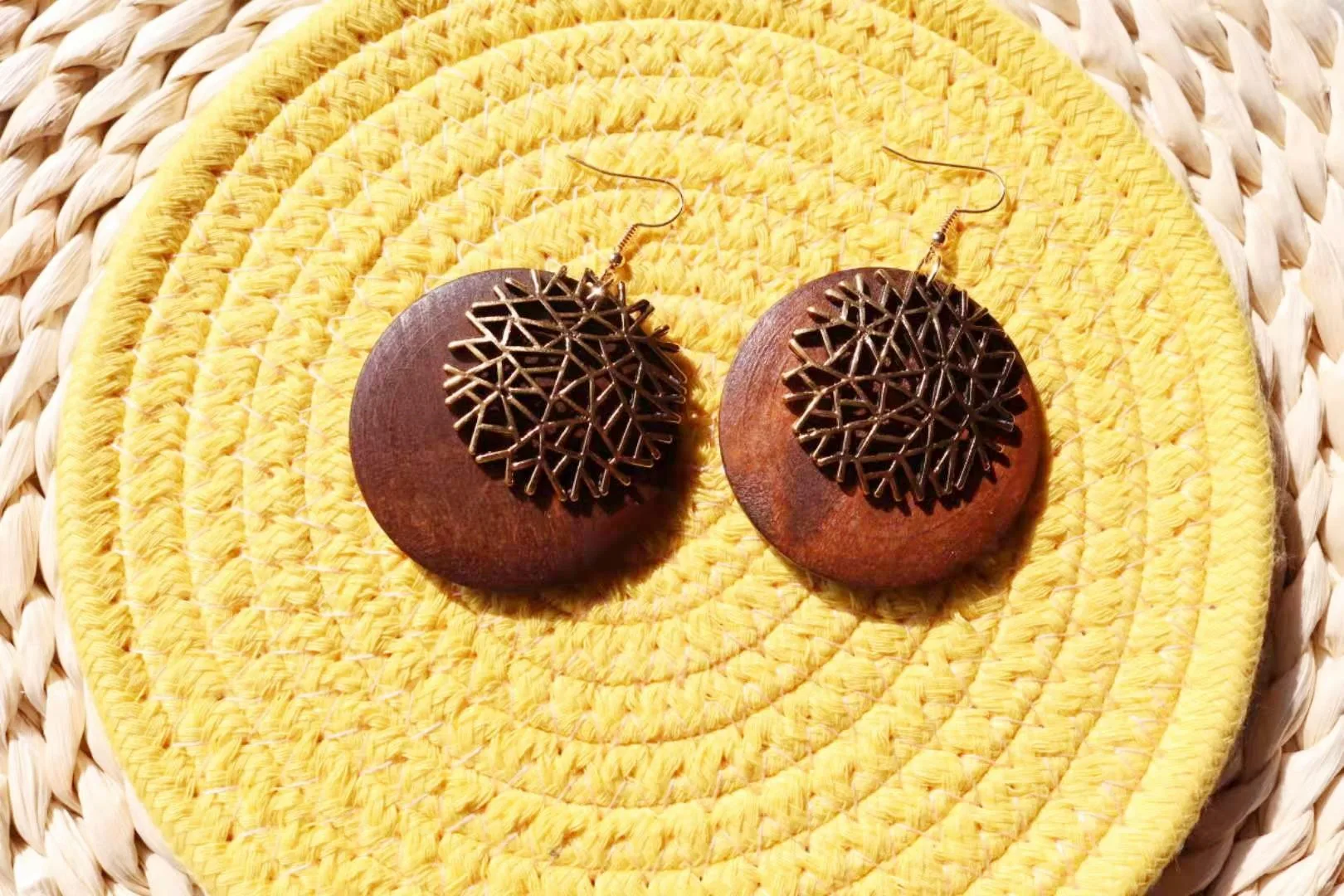 
SH131 2020 New exquisite fashion round Wood Earrings for women 