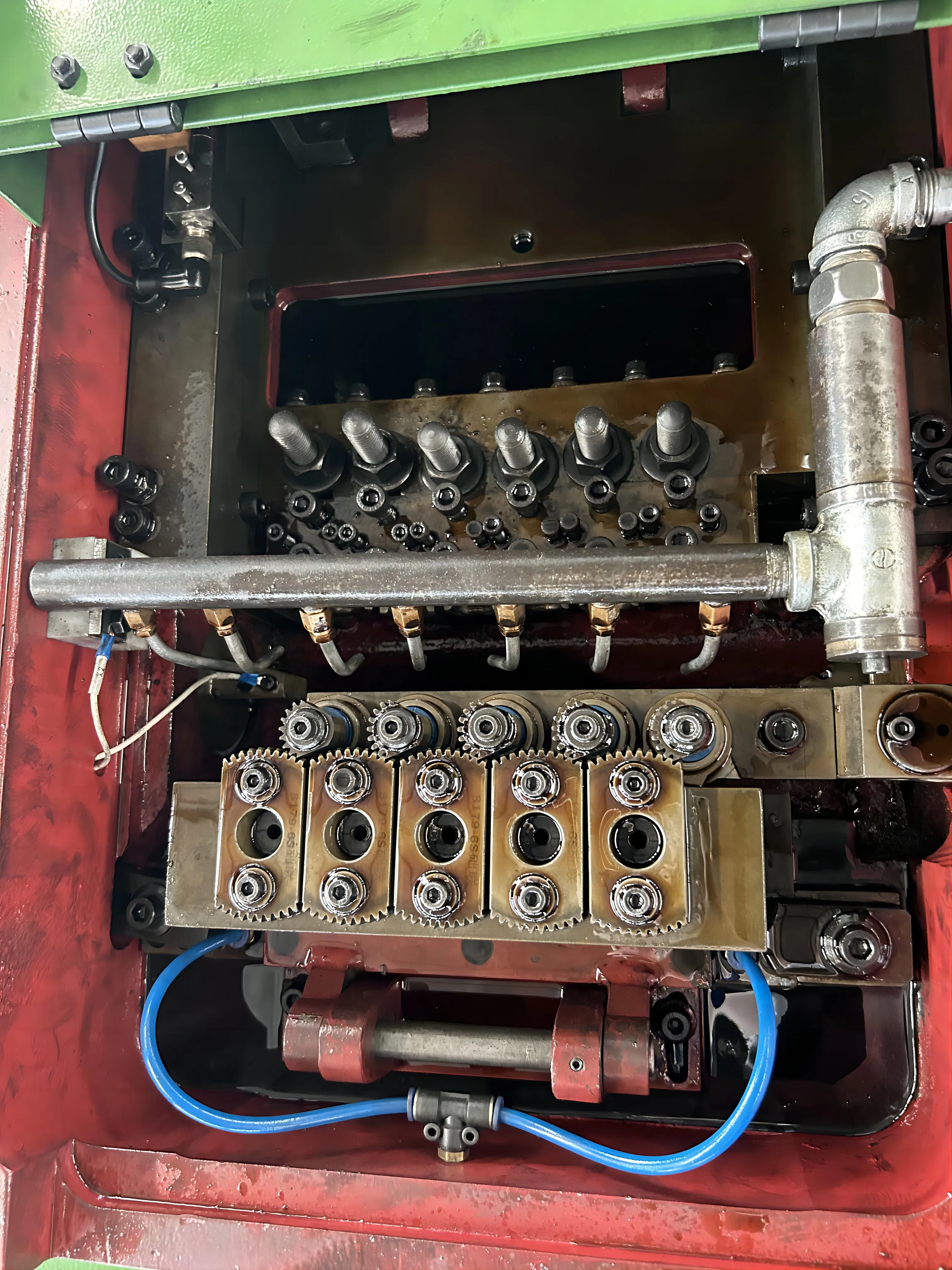 Non standard M8 M10 six station nut former 14B 17B bolts nuts making machine factory in China