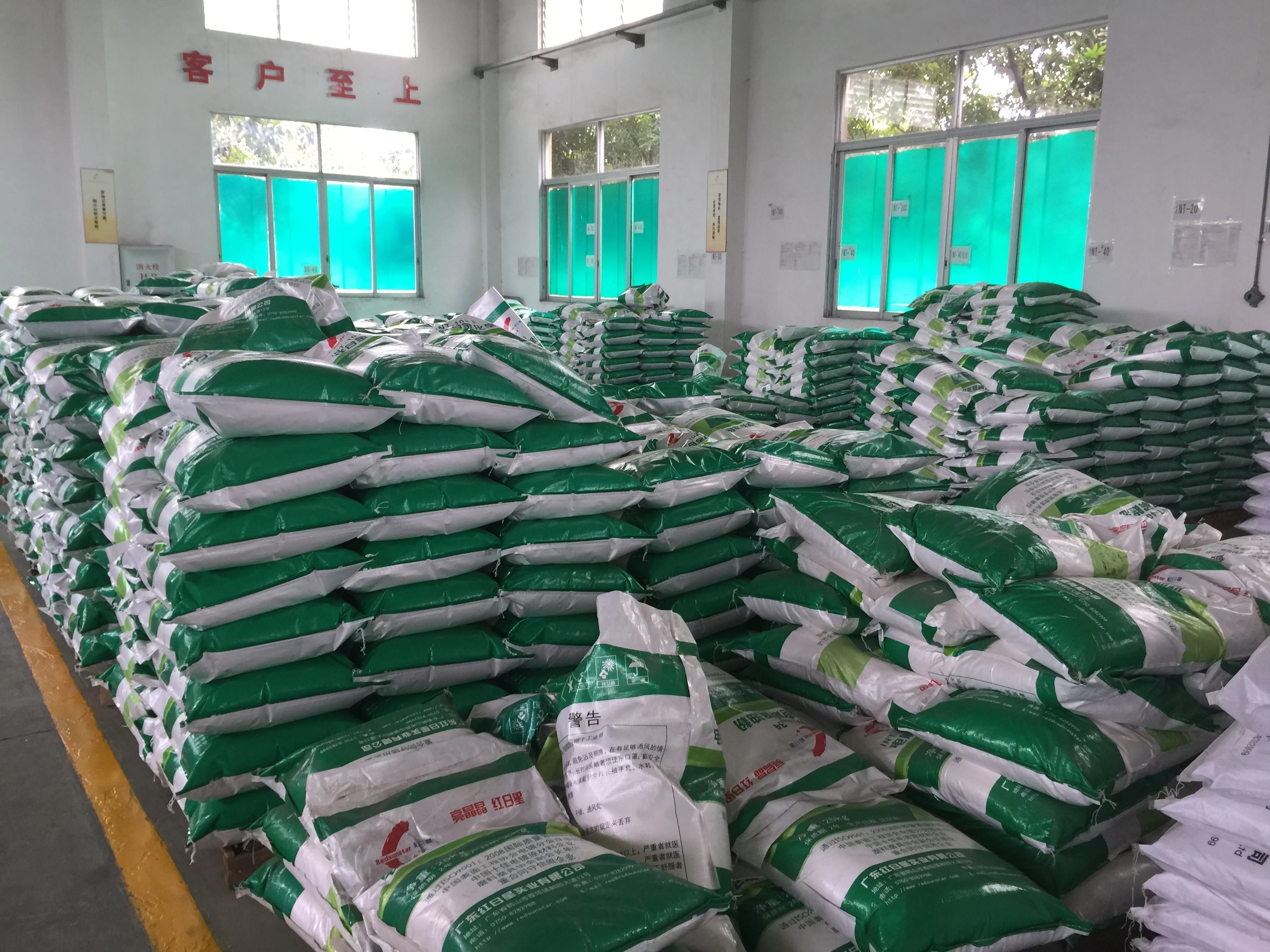 Светло-розовый порошок для химического обезжиривания сплавов