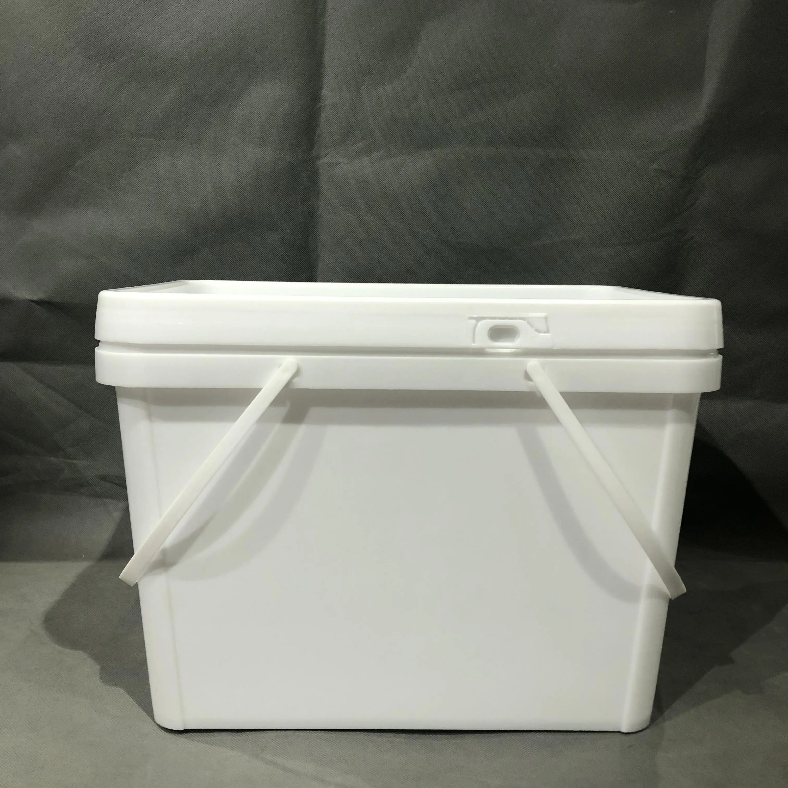 Square 5 Gallon Food Grade White Plastic Bucket with Handle & Lid