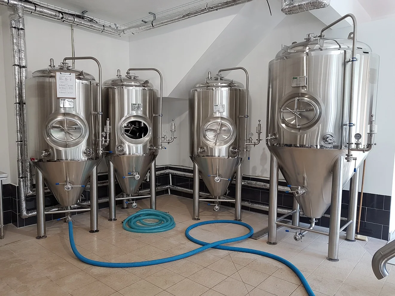 Complete Beer Brewing System Microbrewery Equipment 100L 200L 250L 300L 500L
