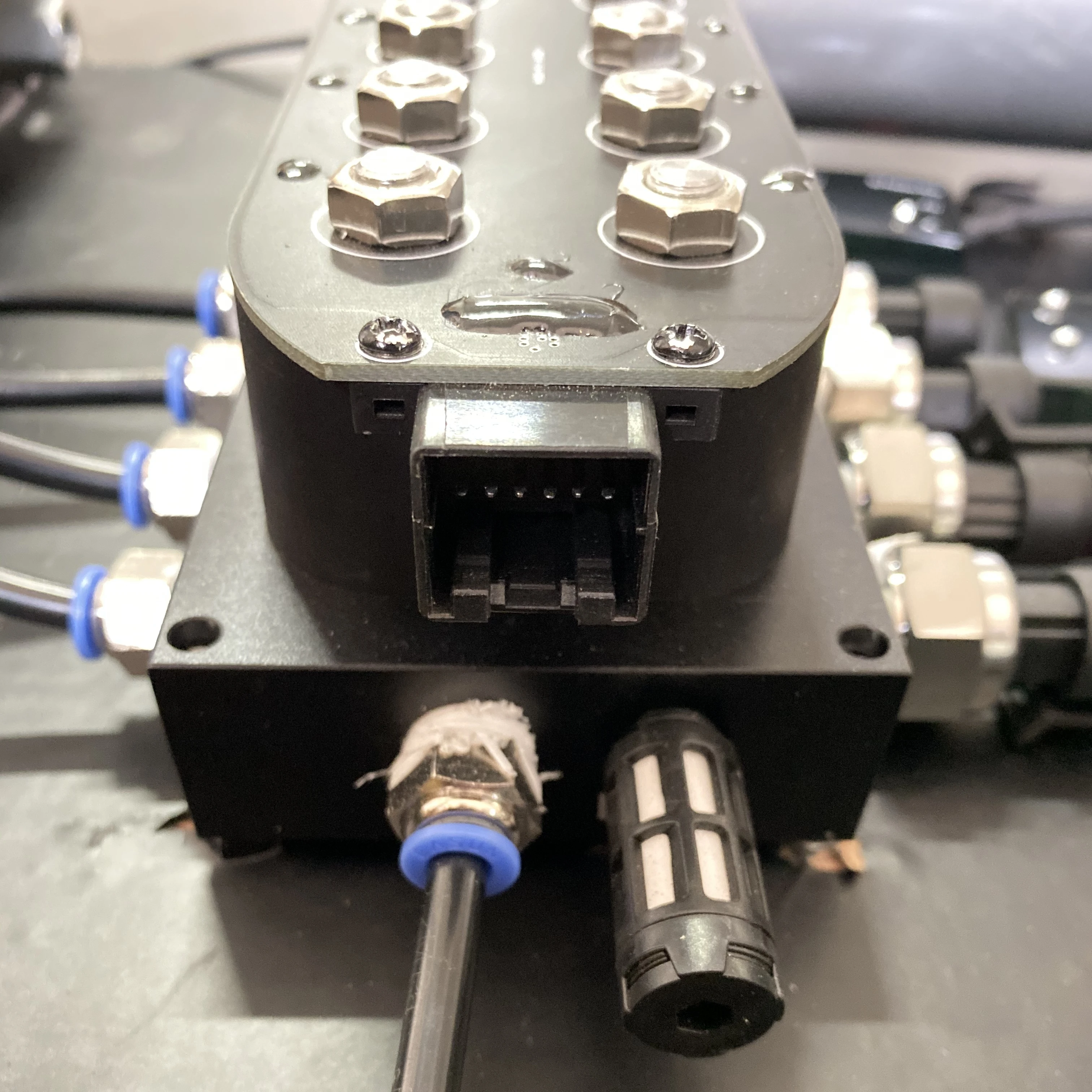 Complete automobile air suspension system with simple handle control  ,air storage tank and small air pump