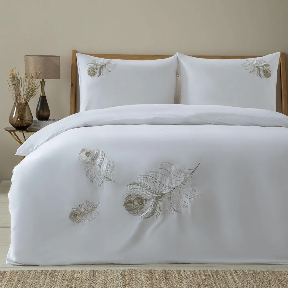 Fabrics Customized Feather Embroidery Soild Pattern Luxury Bedding Set  Comfortable Soft Duvet Cover Set for Home