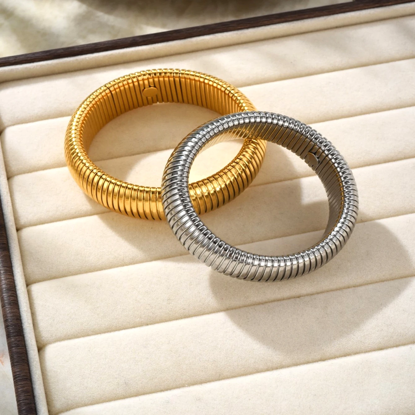 Luxury Stainless Steel 18k Gold Plated Elastic Chunky Stripe Cuff Bangle Women Wide Circle Bracelet Jewelry For Gift