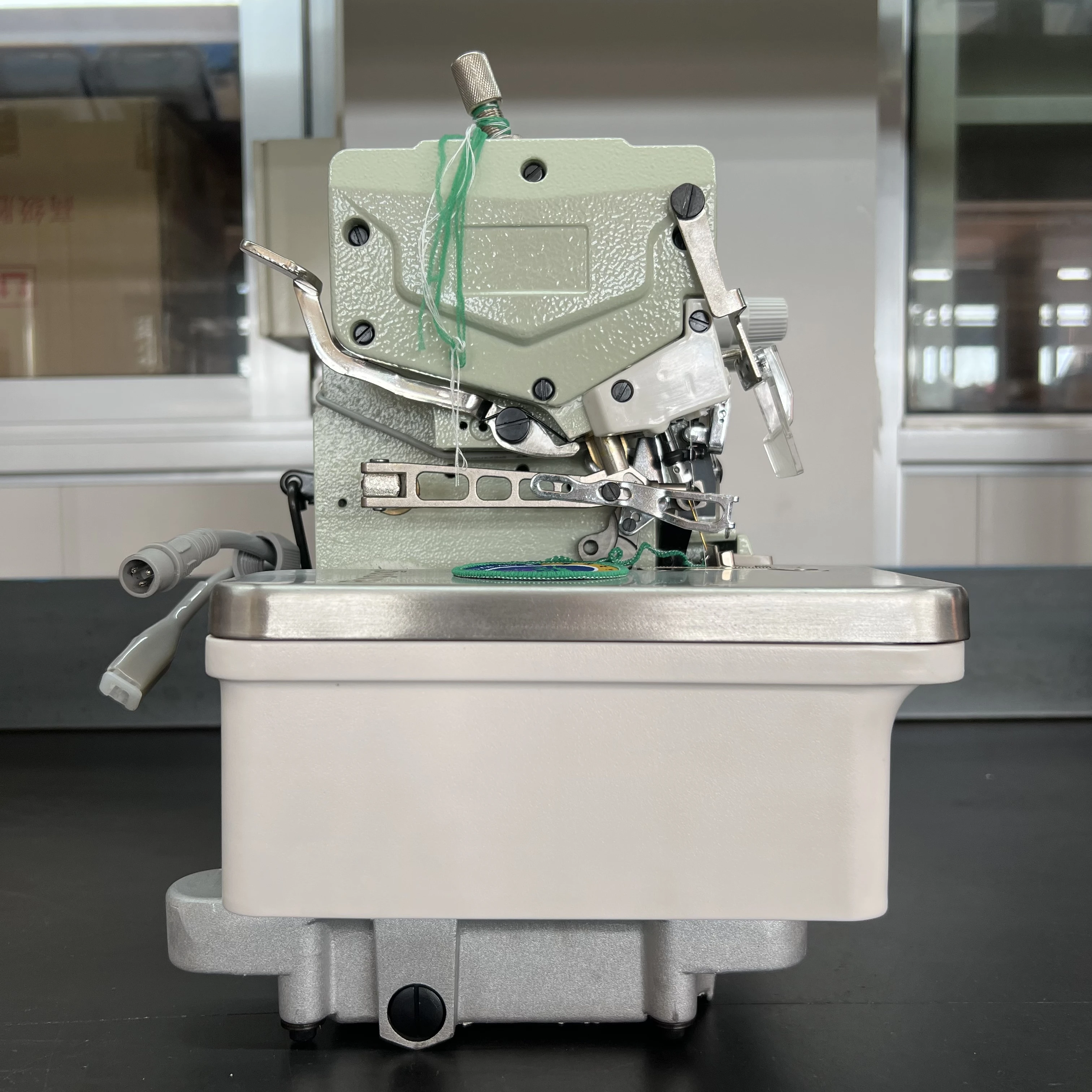 RONMACK R8-3D-JZ оверлок вышивка эполет автоматическая швейная машина