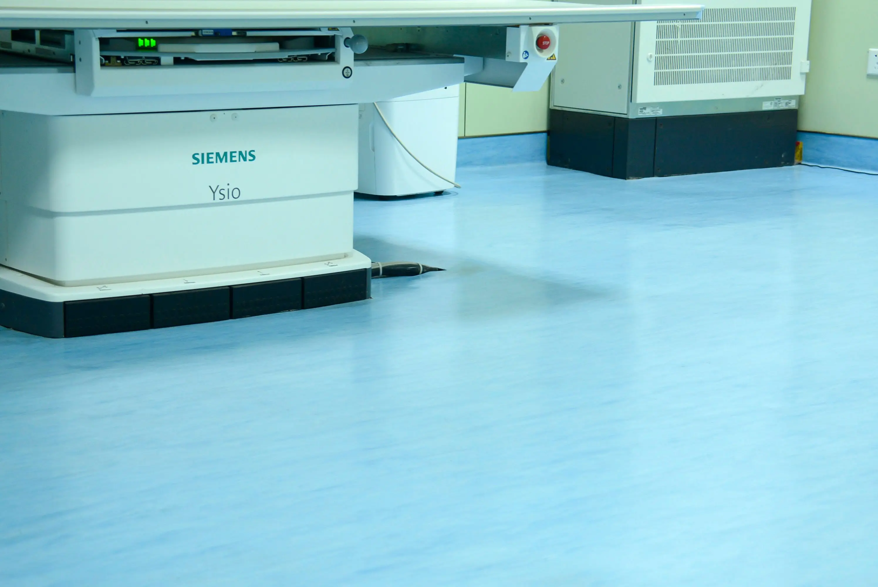 Ginee medical hospital use Pvc vinyl floor Directional pattern plastic carpet roll Electric Resistant Homogeneous Vinyl Flooring