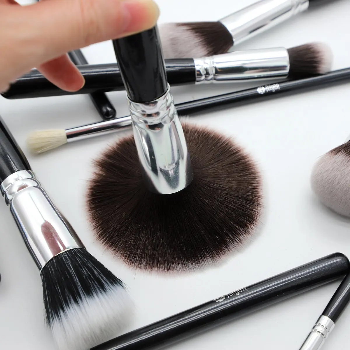 FEIYAN Drop Ship Chinese Brush Supplier Wooden Handle Low Moq Professional Synthetic Hair High Quality Gold Makeup Brush Set