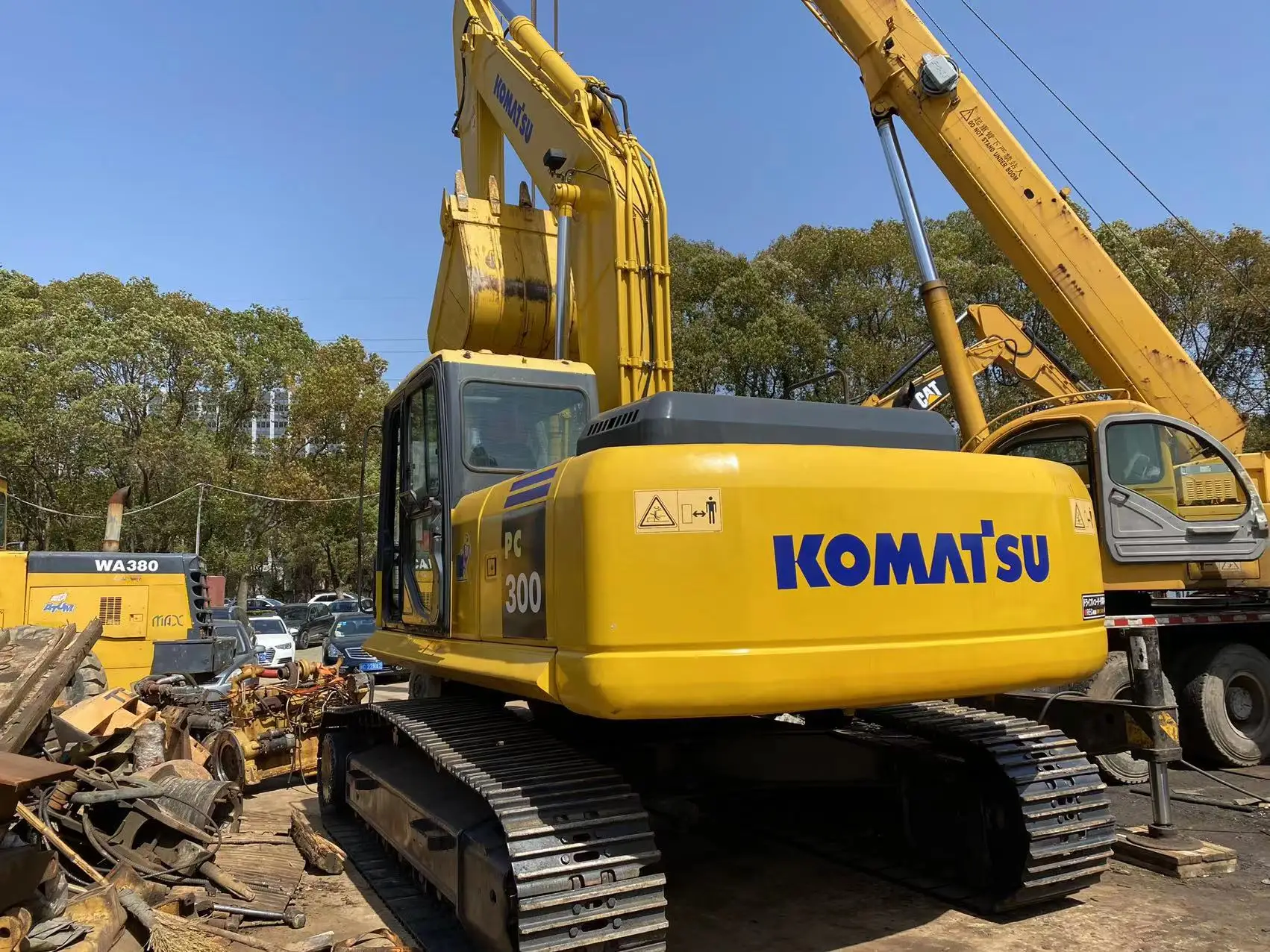 Дешёвый бывший в употреблении Япония Komatsu PC300-7 экскаватора/б/у 30 тонн Колесный экскаватор цена PC300 для