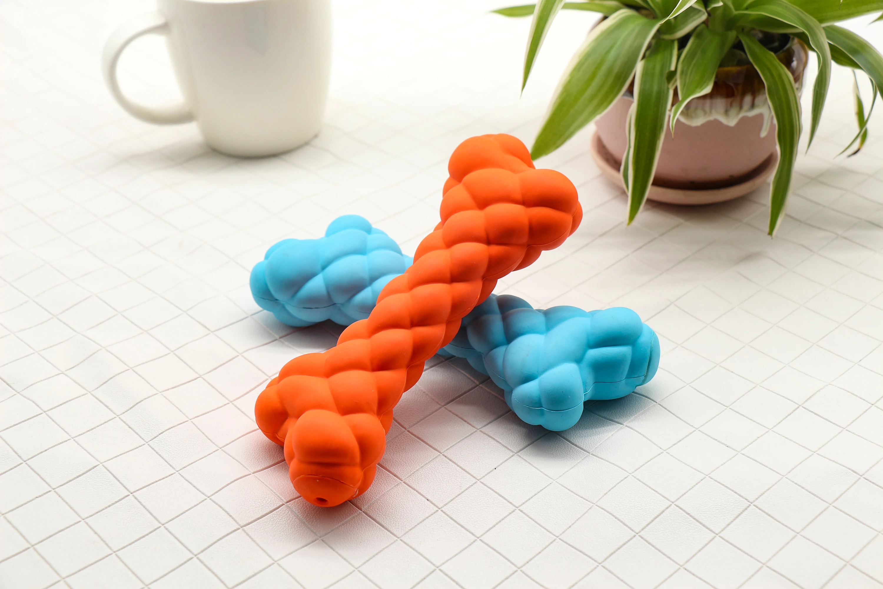  Vking Manufacturers Durable Soft Natural Rubber Squeaky Dumbbell Bubble Bone Pet Chew Dog