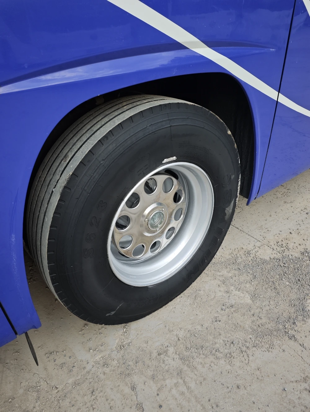Economic Fuel Type Standard Manual Gearbox Passenger Tourism Bus 51 Seats Yu Tong Diesel Bus Used Luxury Coach Sale in China