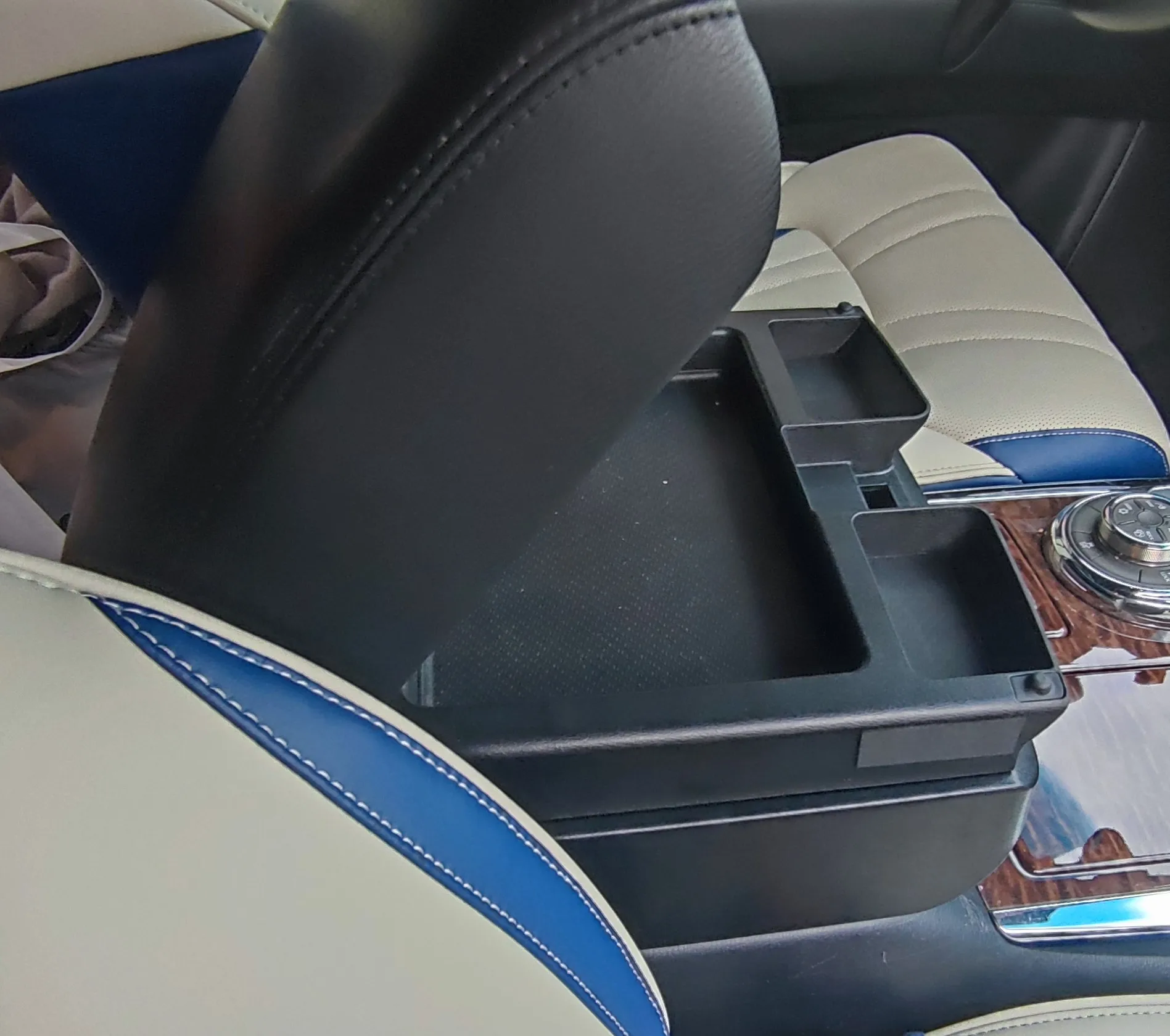 Wholesale Private Label Car Central Armrest Console Tray Storage Box Handrail For Patrol Y62  second generation