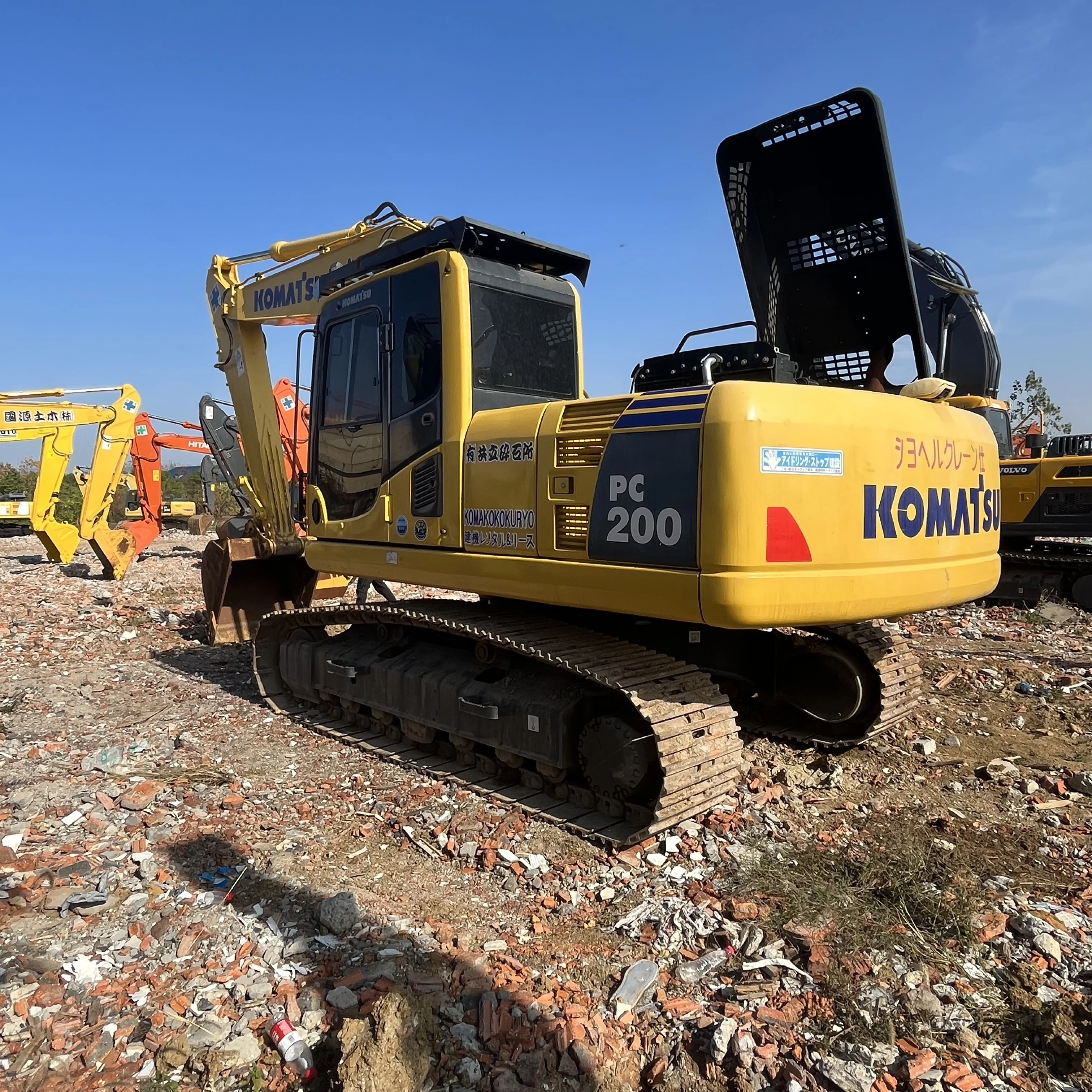 Used Komatsu PC200-8 20ton hydraulic crawler mini backhoe excavator in China for earth-moving