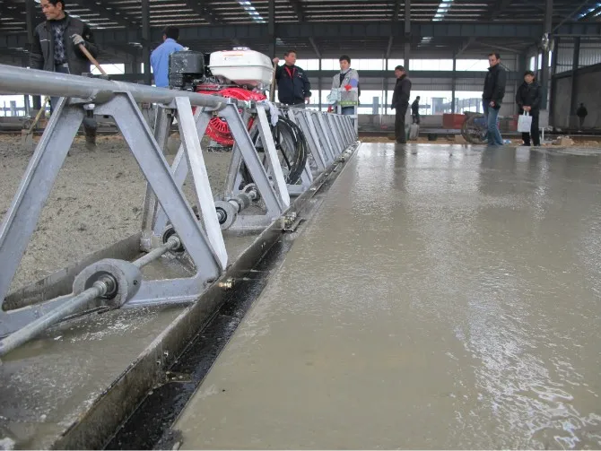 CONMEC Powerful 9.0HP Concrete Vibrating truss Screed CTS200 with train gualr frame