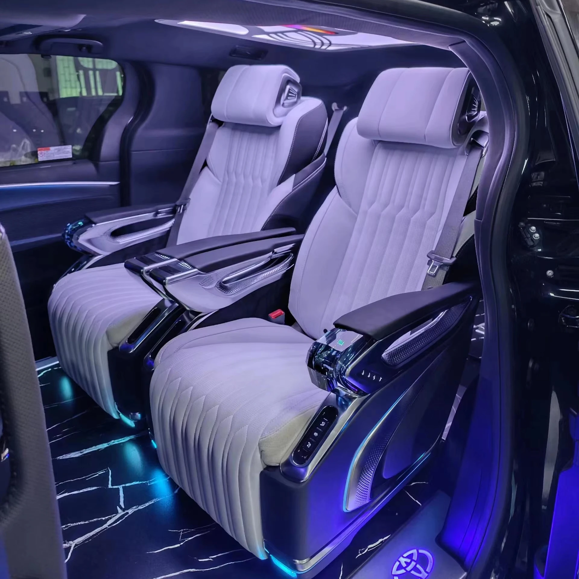 Vito V-class Toyota Sena interior modification and upgrade, all accessories factory direct for salesMercedes-Benz
