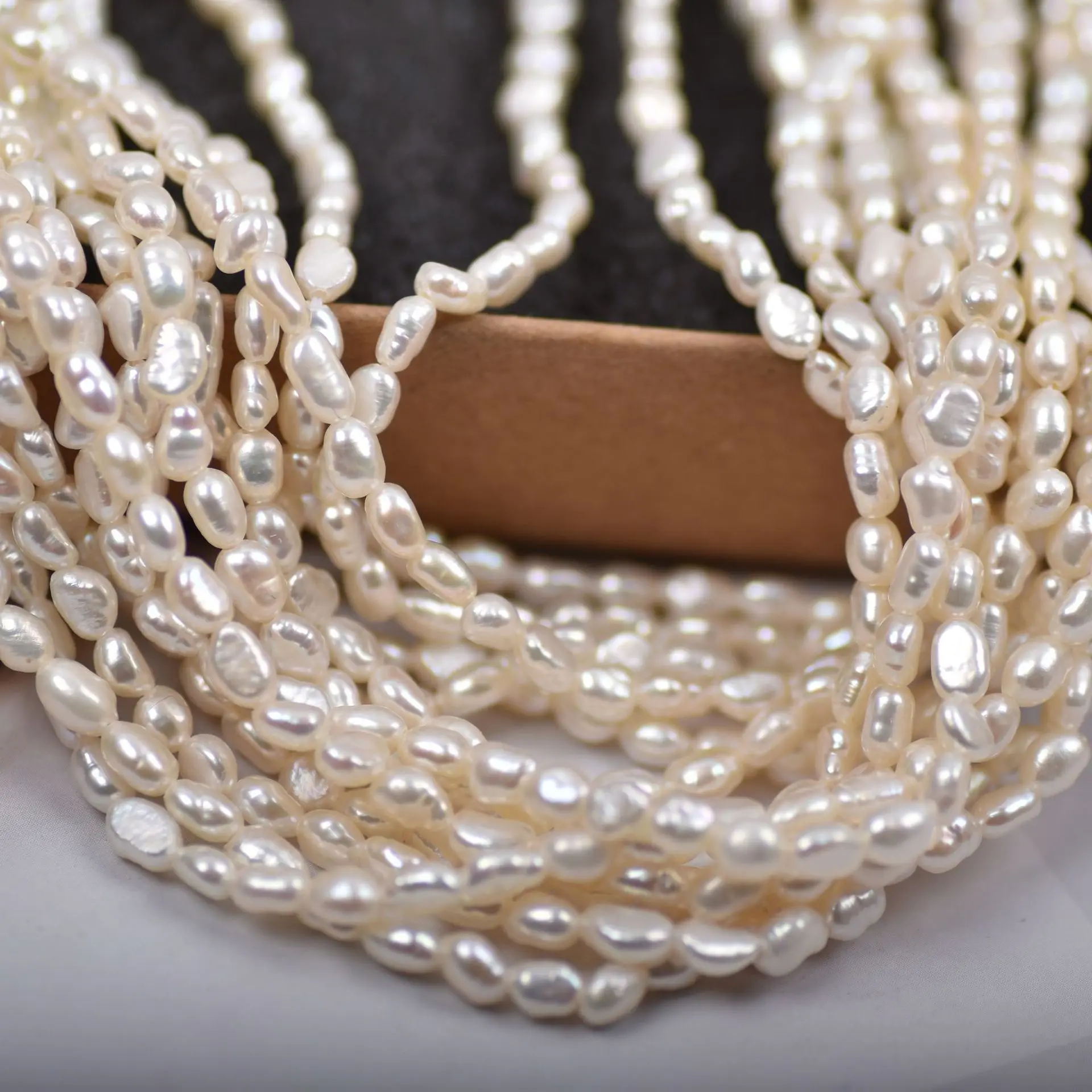 Natural Freshwater Pearls 3-4mm Natural Shiny Freshwater Rice Pearl String Wholesale