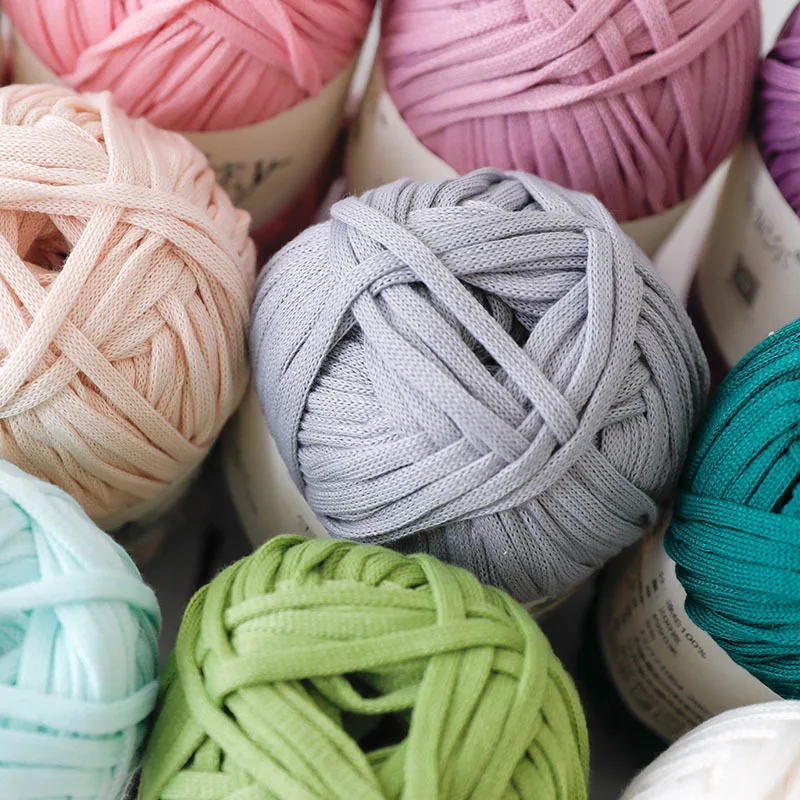 Spot wholesale 100% polyester macrame cord tshirt yarn with crochet hook 4 buyers polyester monofilament yarn