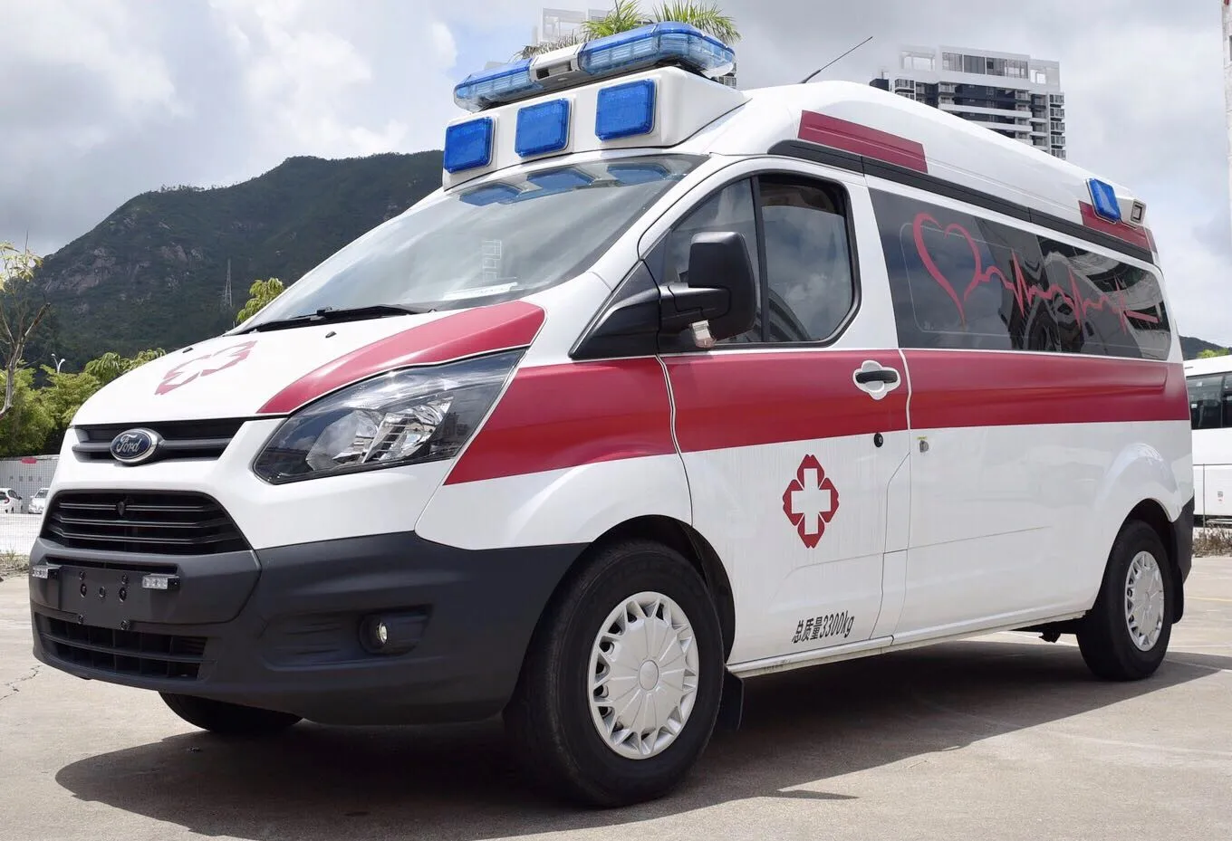 Brand New V362 Standard Negative Pressure Ambulance Vehicle Transit Car Transport with Good Price Gasoline Fuel