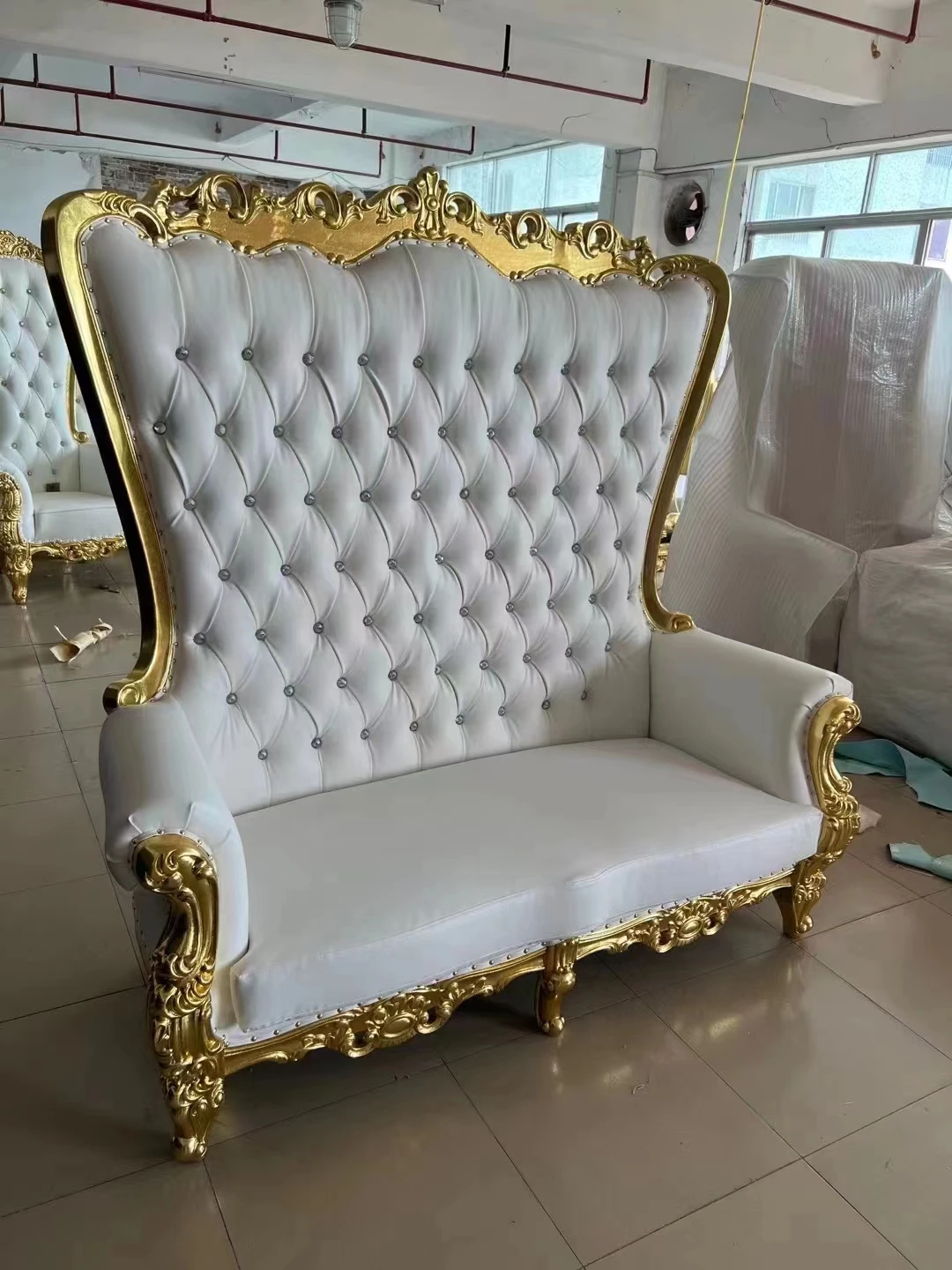 Luxury Royal Wedding Sofa High-Back King Throne Chair for Bride Groom Fabric Hotel Chairs for Bedroom