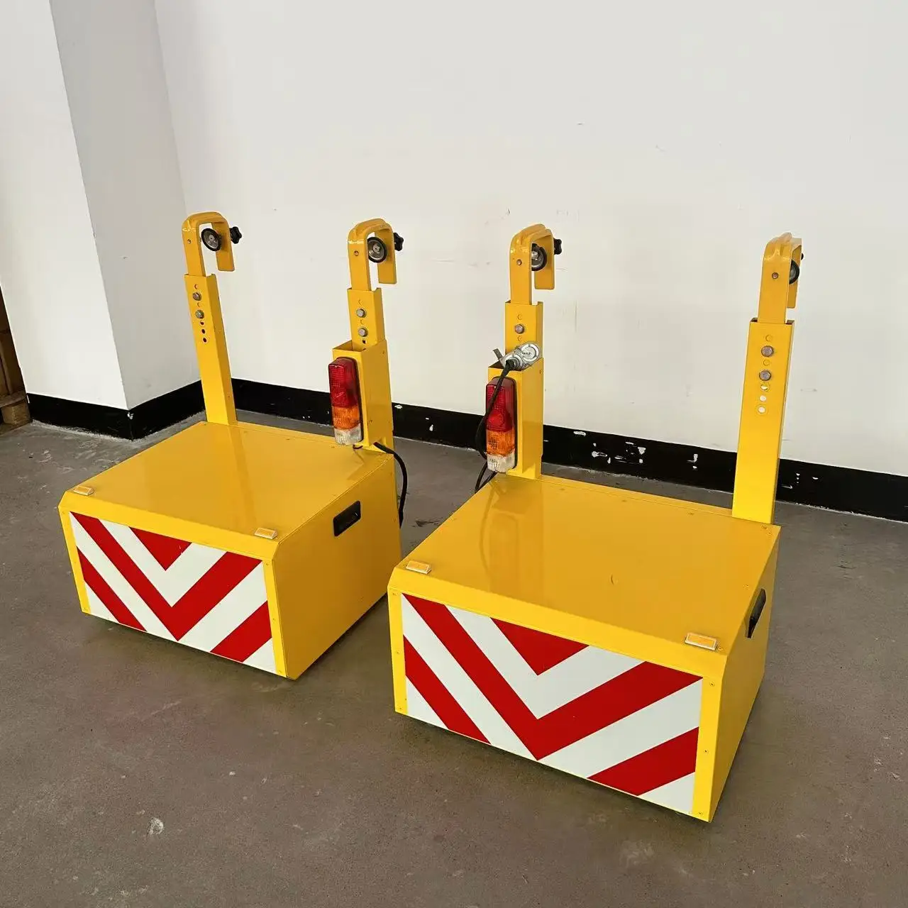 Customized metal aluminum Truck Mounted Attenuator Shock Energy Absorber Attenuator Pad