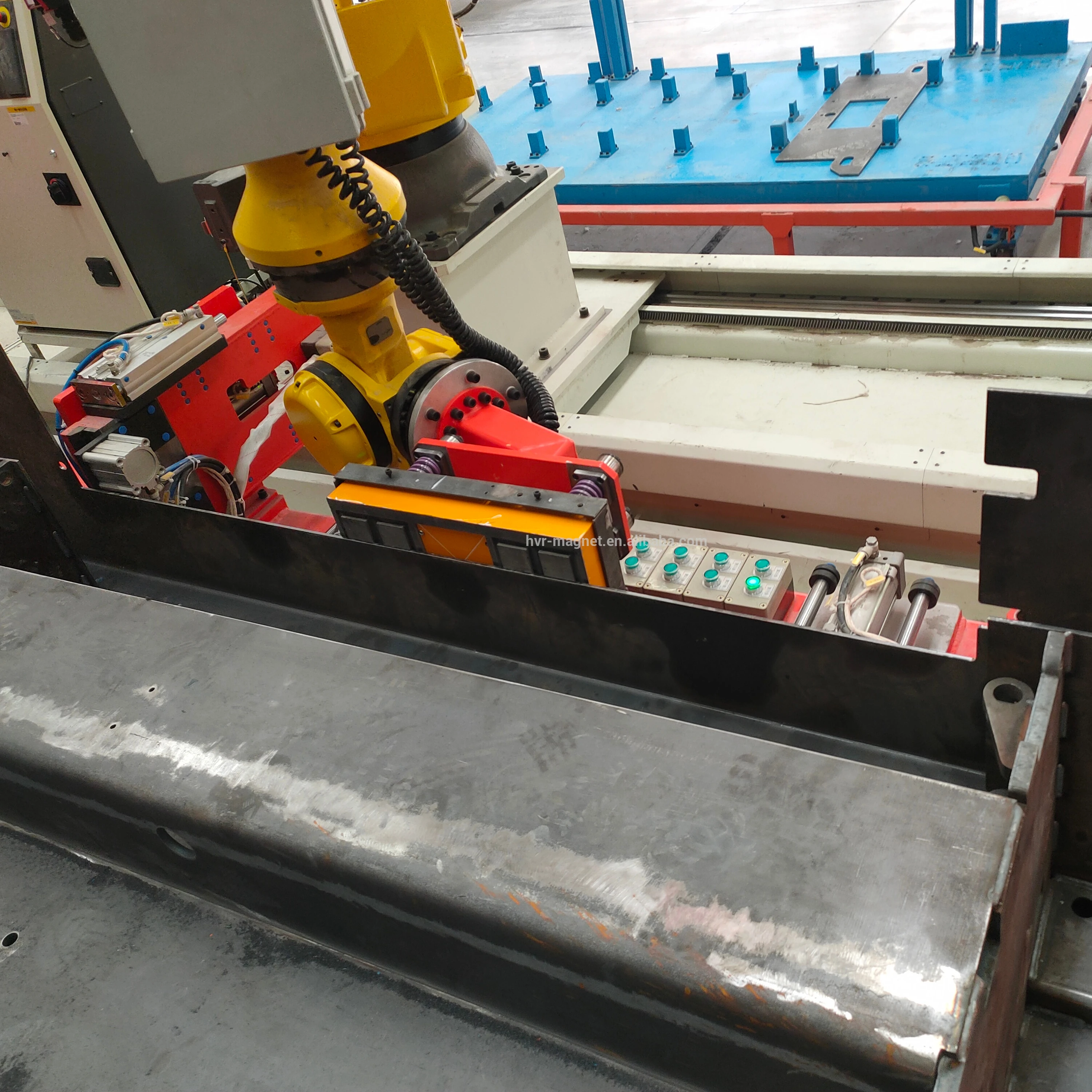 Электроперманентный магнитный захват для автоматического захвата и размещения роботизированной руки