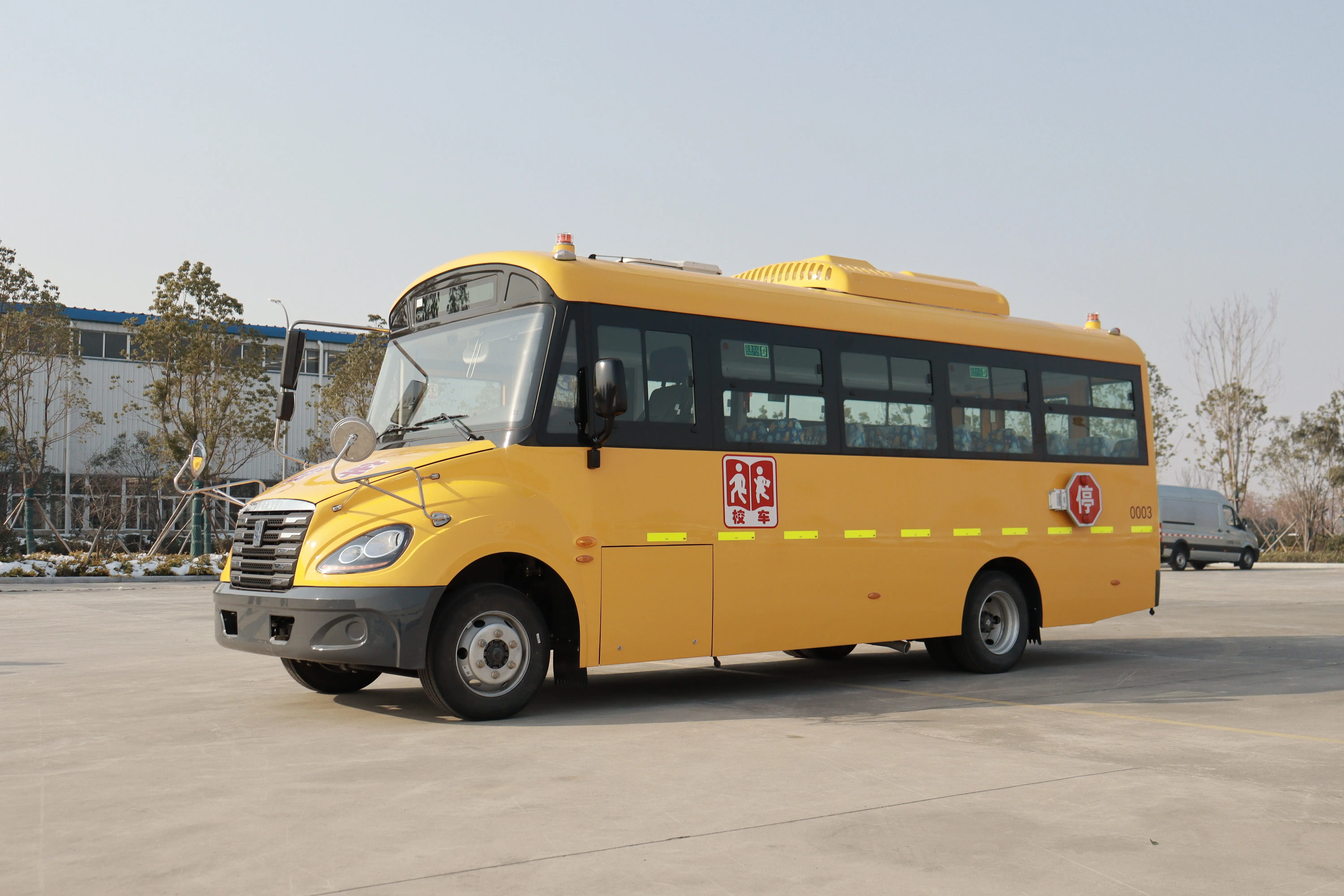 Used Diesel School Bus with 7.4 Meter Length Front Engine Euro 4 & Euro 3 Emission Standard for Public & Shaolin Schools