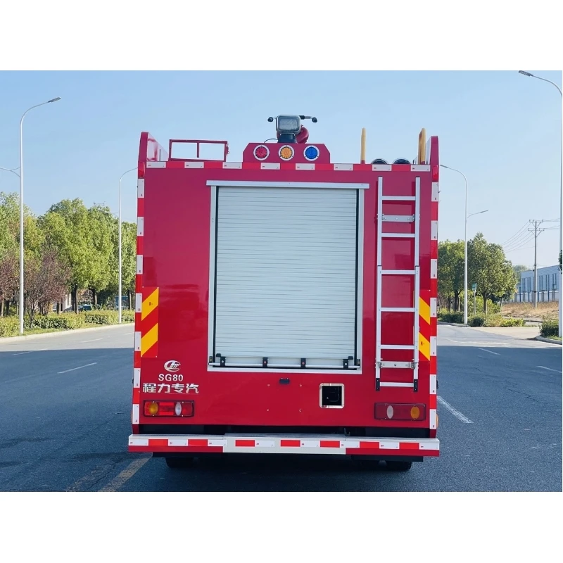 New technology fire truck single bridge 4x2 chassis Yuchai engine Dongfeng Huashen 8 cubic water tank fire truck