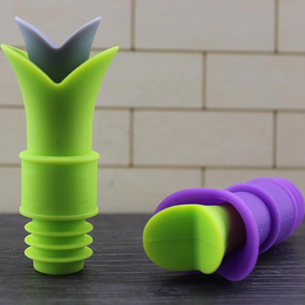 New Design Keep Wine Reusable Beer Bottle Cover Silicone Wine Bottle Stopper Pourer with Stainless Steel Accent