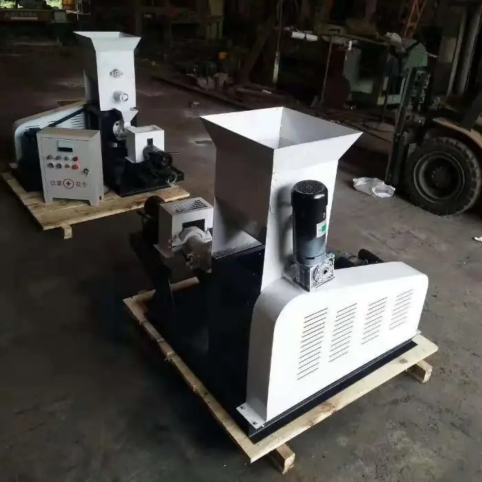 Home use poultry feed animal feed puffed corn single screw extruder 100 KG diesel engine floating fish feed pellet machine