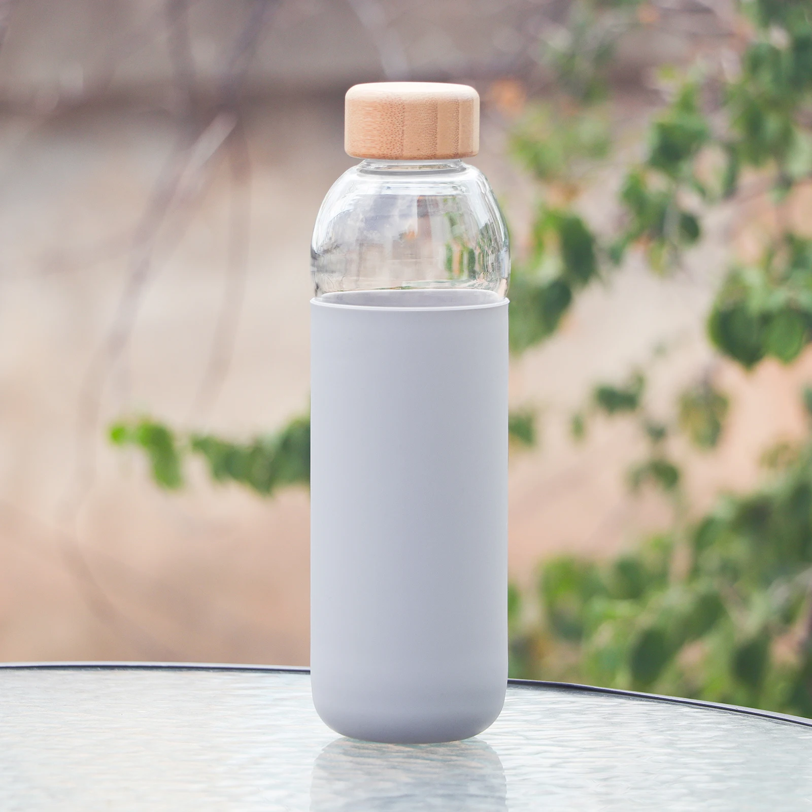 Красочная стеклянная бутылка с бамбуковой крышкой 550 мл