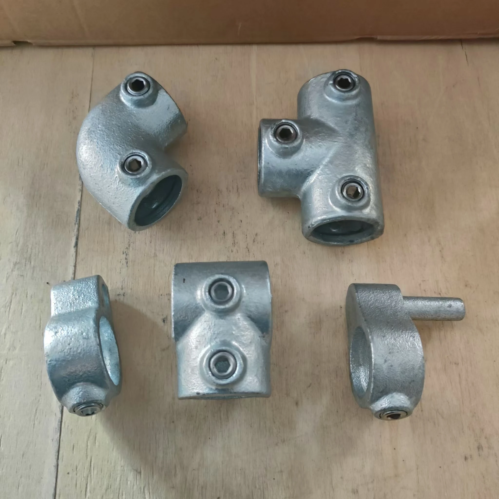 Malleable Iron Pipe Clamps Scaffolding Clamp Guardrail Railing Systems