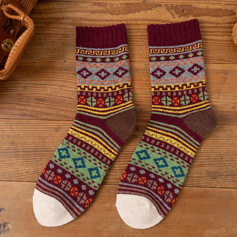 Wholesales New Man Women Thick Winter Warm Socks Retro Style Dot Wave Pattern Couple Models socks