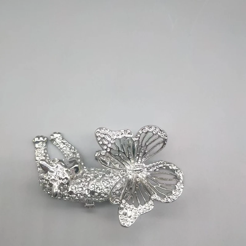 Wholesale crystal ball stand  metal camel  sphere standcrystal sphere stand  crystal ball base own factory