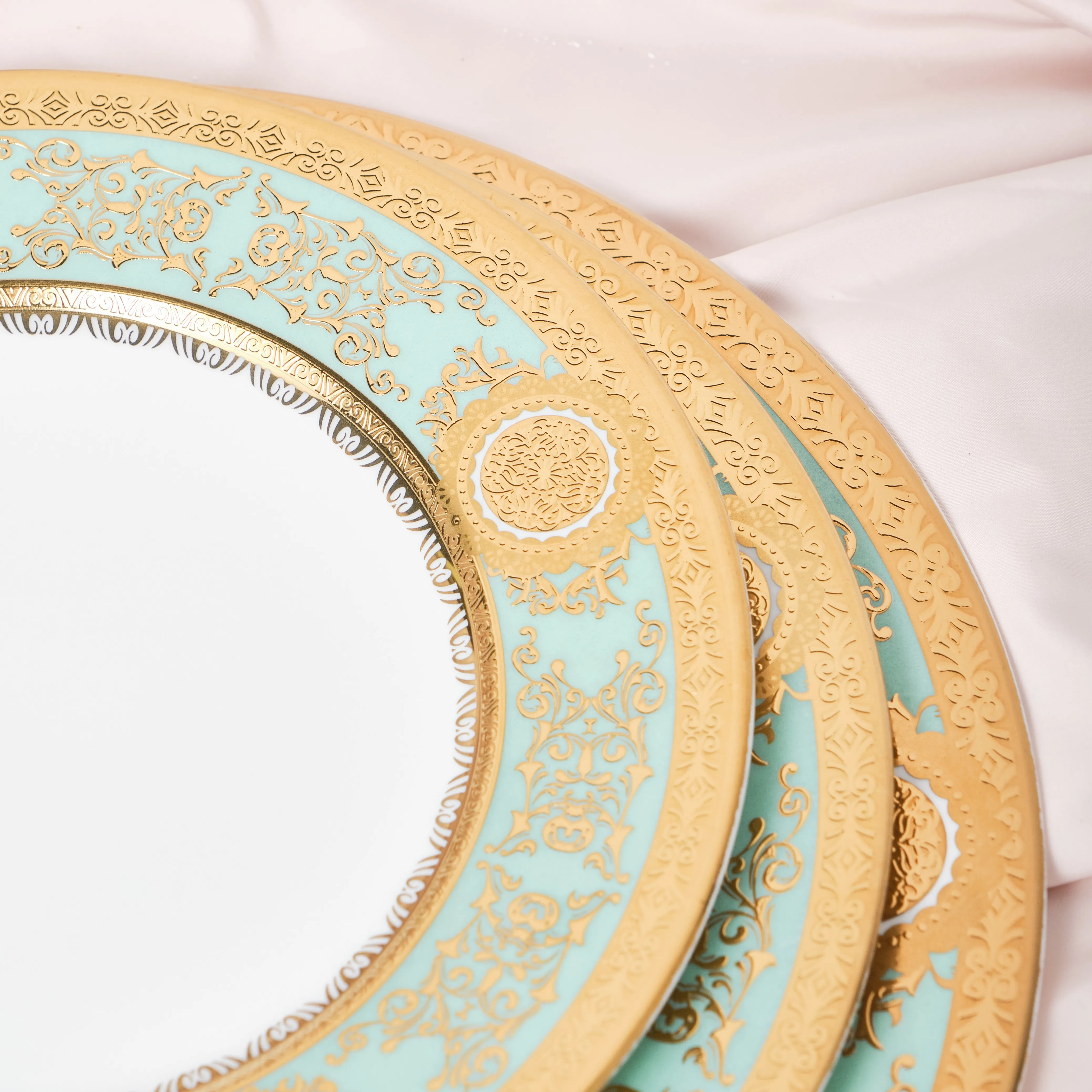 Luxury dinnerware restaurant crockery platos porcelain dinner serving dishes set ceramic plates
