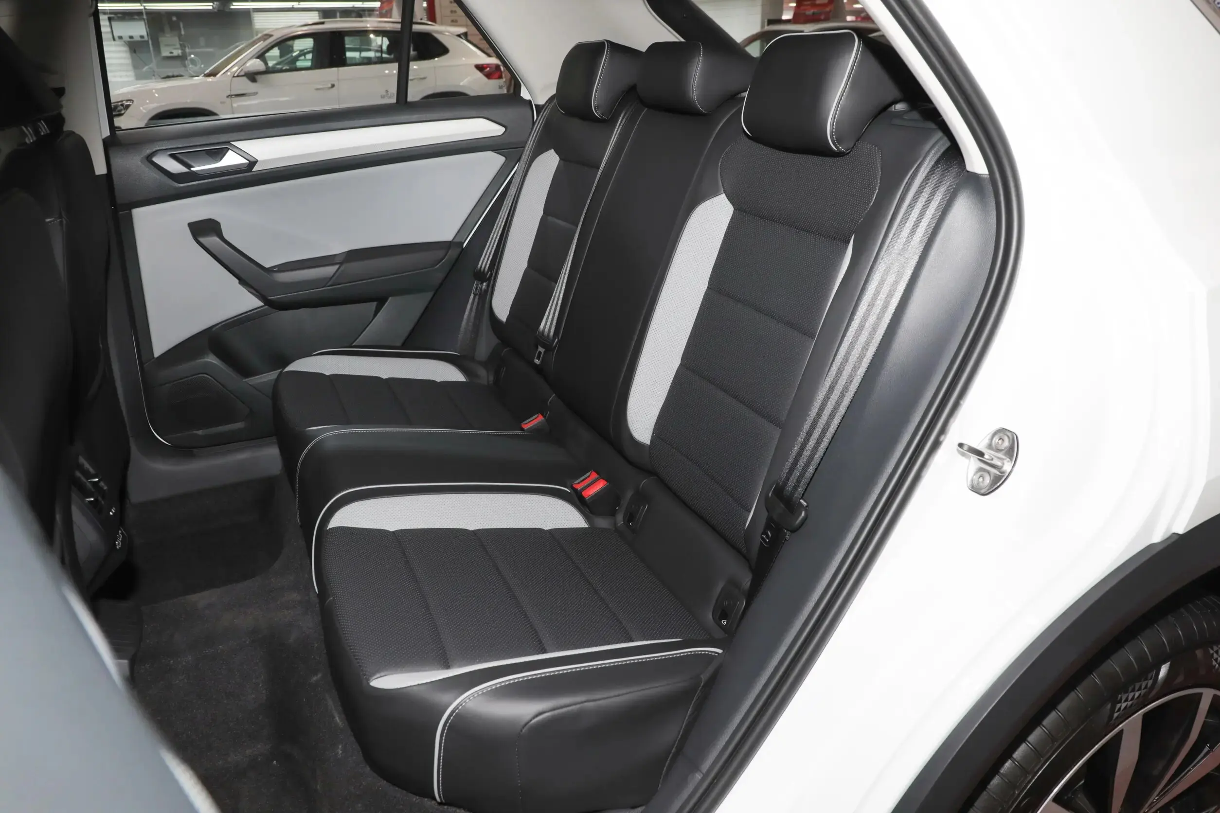 2024 Volk-swagen T-ROC New Condition SUV Automatic Gearbox Light Leather ACC R17 Euro VI Available Electric Gasoline Petrol